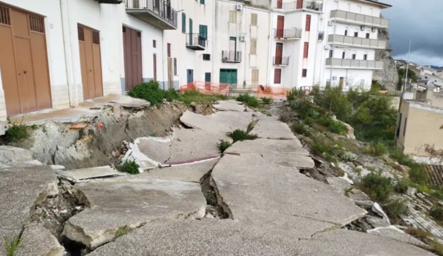 Frana a Sutera, allarme senza risposte: famiglie evacuate e nessun intervento concreto
