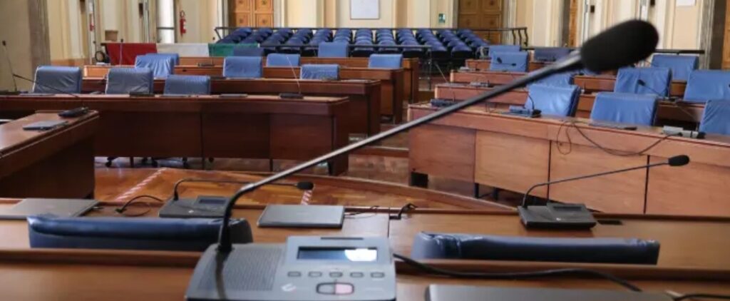 Caltanissetta, Consiglio comunale convocato il 7 maggio: ecco i temi in discussione