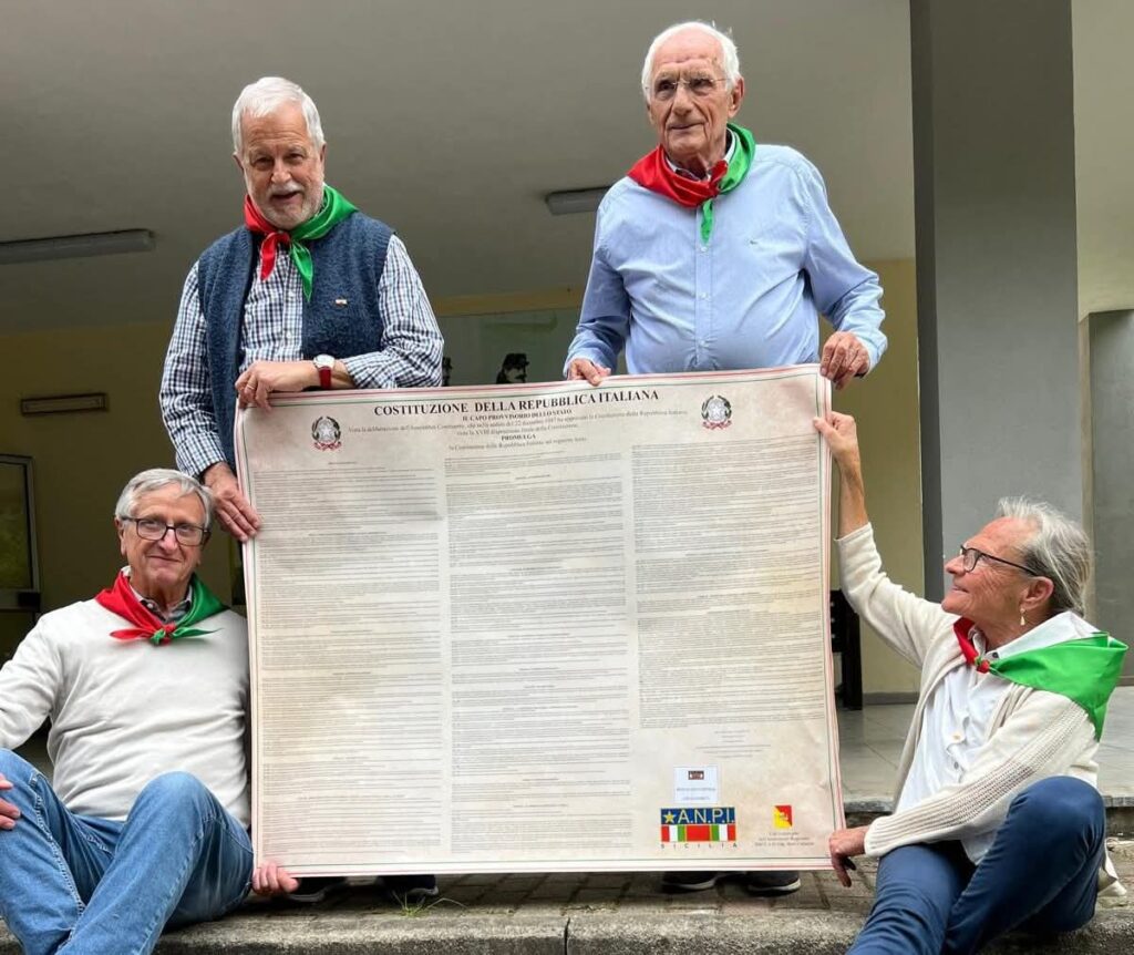 L&rsquo;ANPI di Caltanissetta dona a Torino una copia della Carta Costituzionale