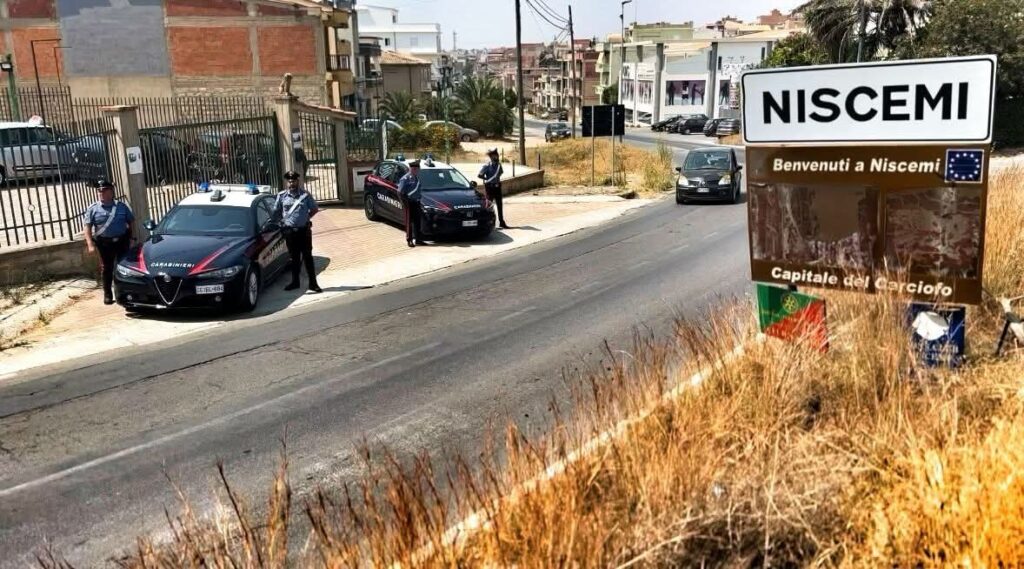 Niscemi, due arresti per estorsione, rapina e spaccio di droga