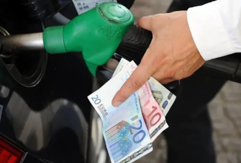 Carburanti, nuovi rincari: il Codacons chiede un intervento del Governo
