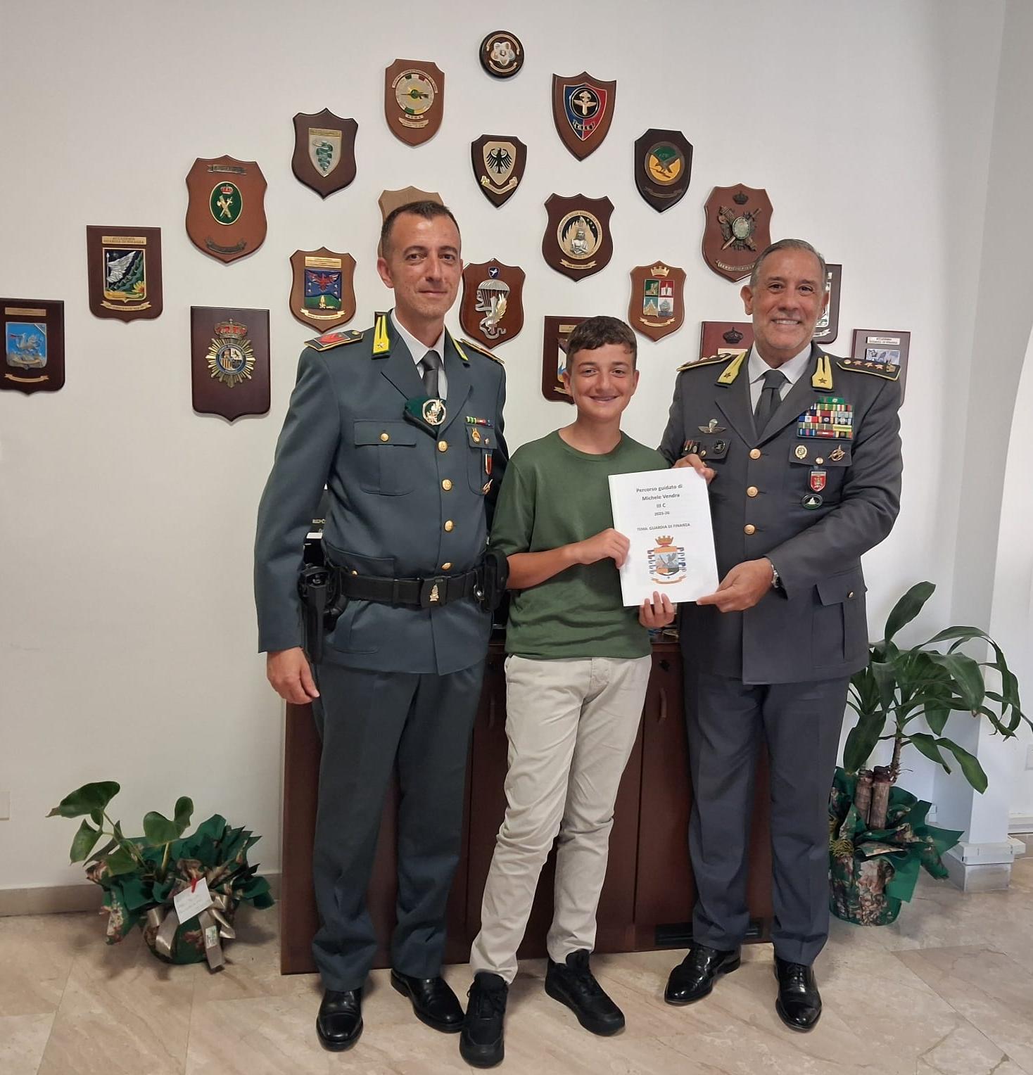 Studente presenta elaborato sulla Guardia di Finanza agli esami di Stato