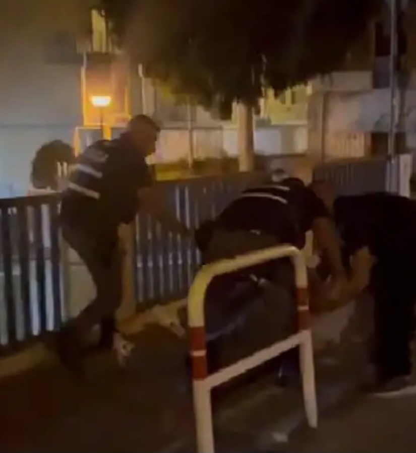Caltanissetta, giovane in bilico sul ponte della Verga: salvato dalla Polizia e da un medico